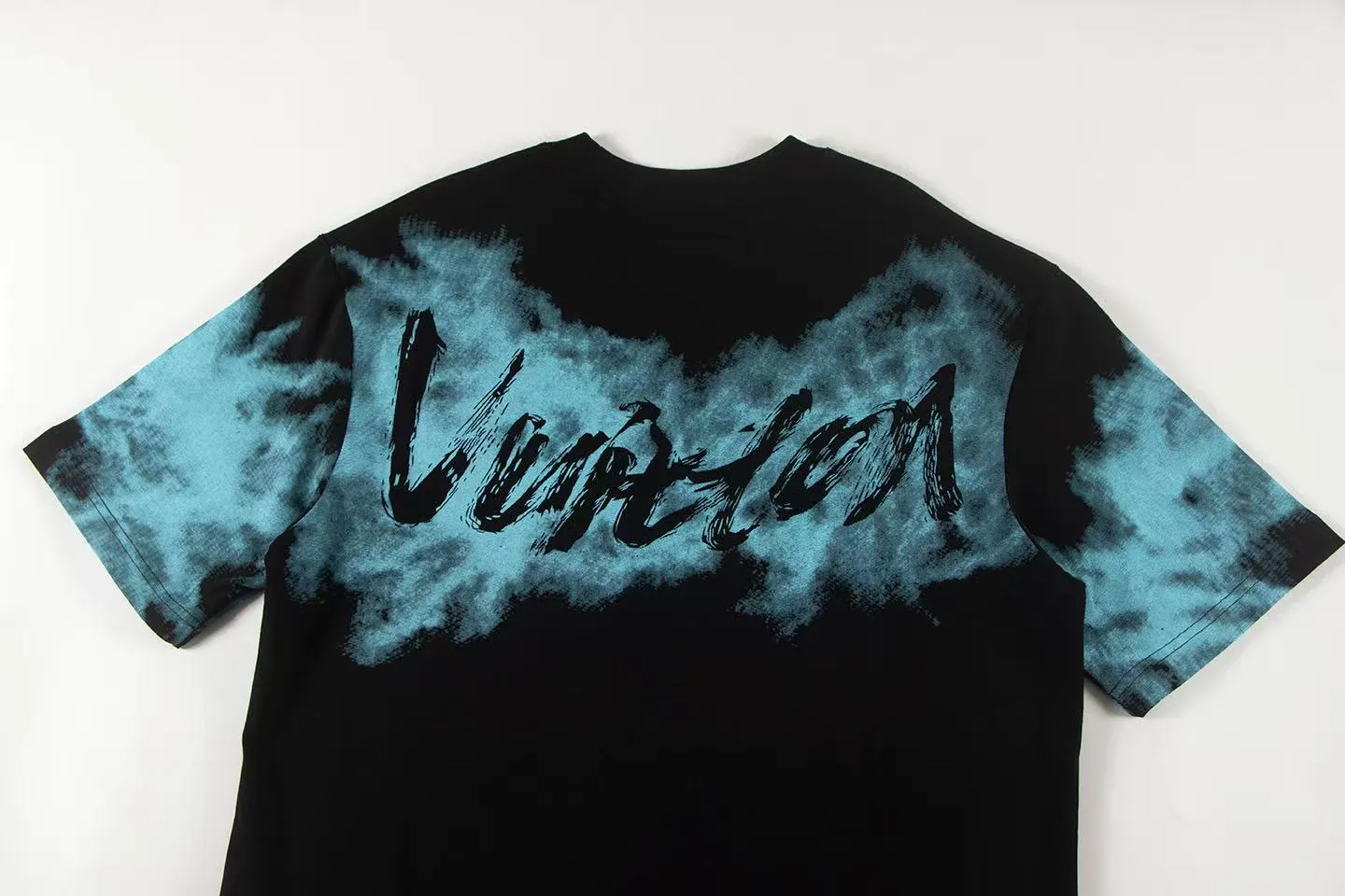 🅿️150 Style: 2026 new Louis Vuitton short-sleeved T-shirt Material: High version 300g double yarn combed cotton Size: S～XL Color: Black Style number: Z034